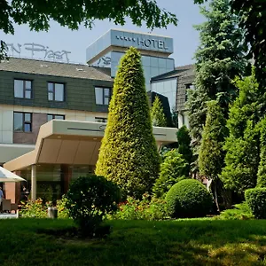 Hotel &